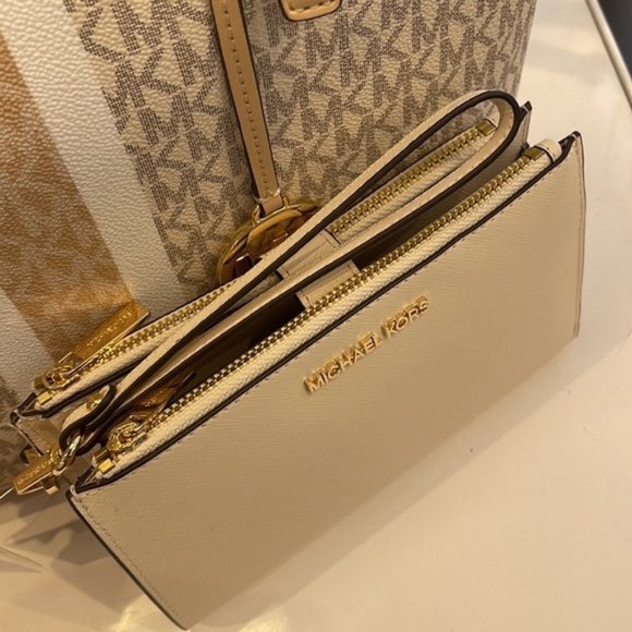 Michael Kors Jet Set Travel Large Double Zip Wristlet Wallet Light Cream Leather - Picture 6 of 16